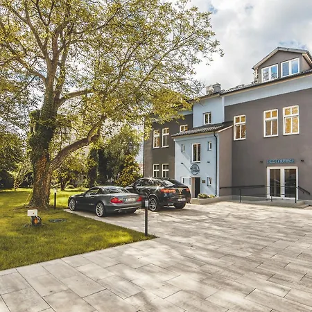 Padre Boutique فندق اوسترافا