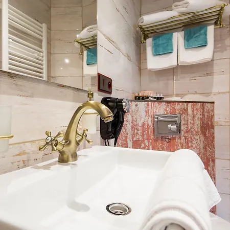 Padre Boutique 3* اوسترافا